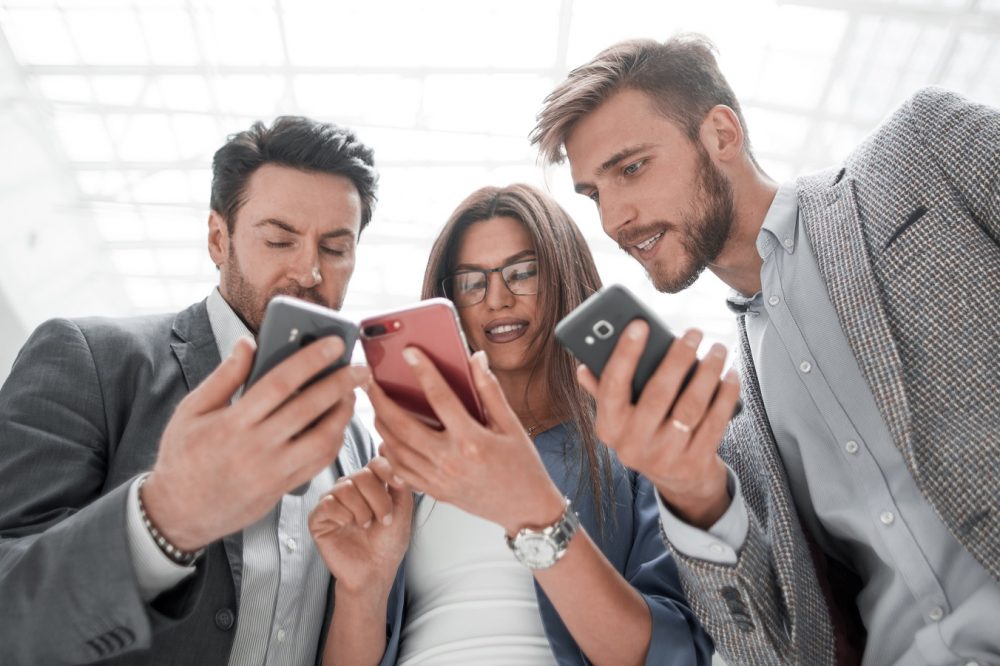 iPhone・Androidの会社携帯としてのメリット・デメリット